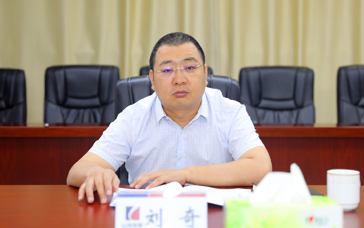 劉奇 華威2_副本.jpg