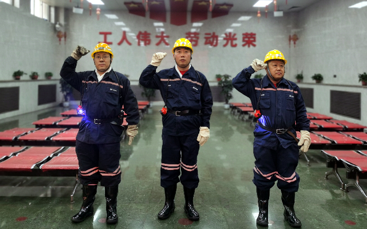 張小榮 官地_副本.jpg